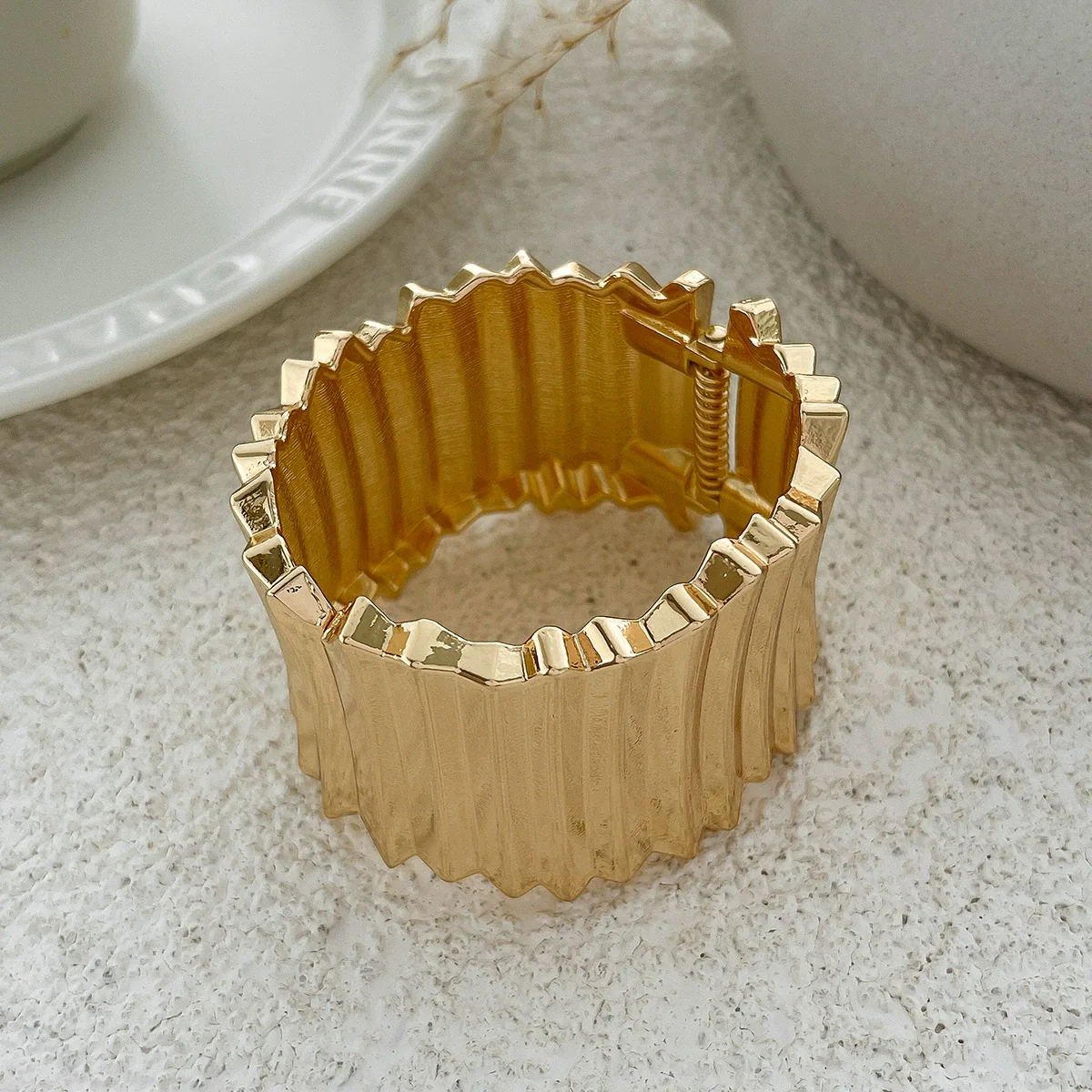 Metal Punk Style Vertical Pattern Spring Bracelet For Women With Electroplating - Image 6