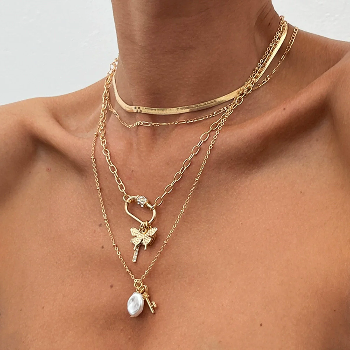 Metal Sequin Butterfly Imitation Pearl Alloy Clavicle Necklace With Animal Zodiac Pattern And Electroplating Design - Image 2