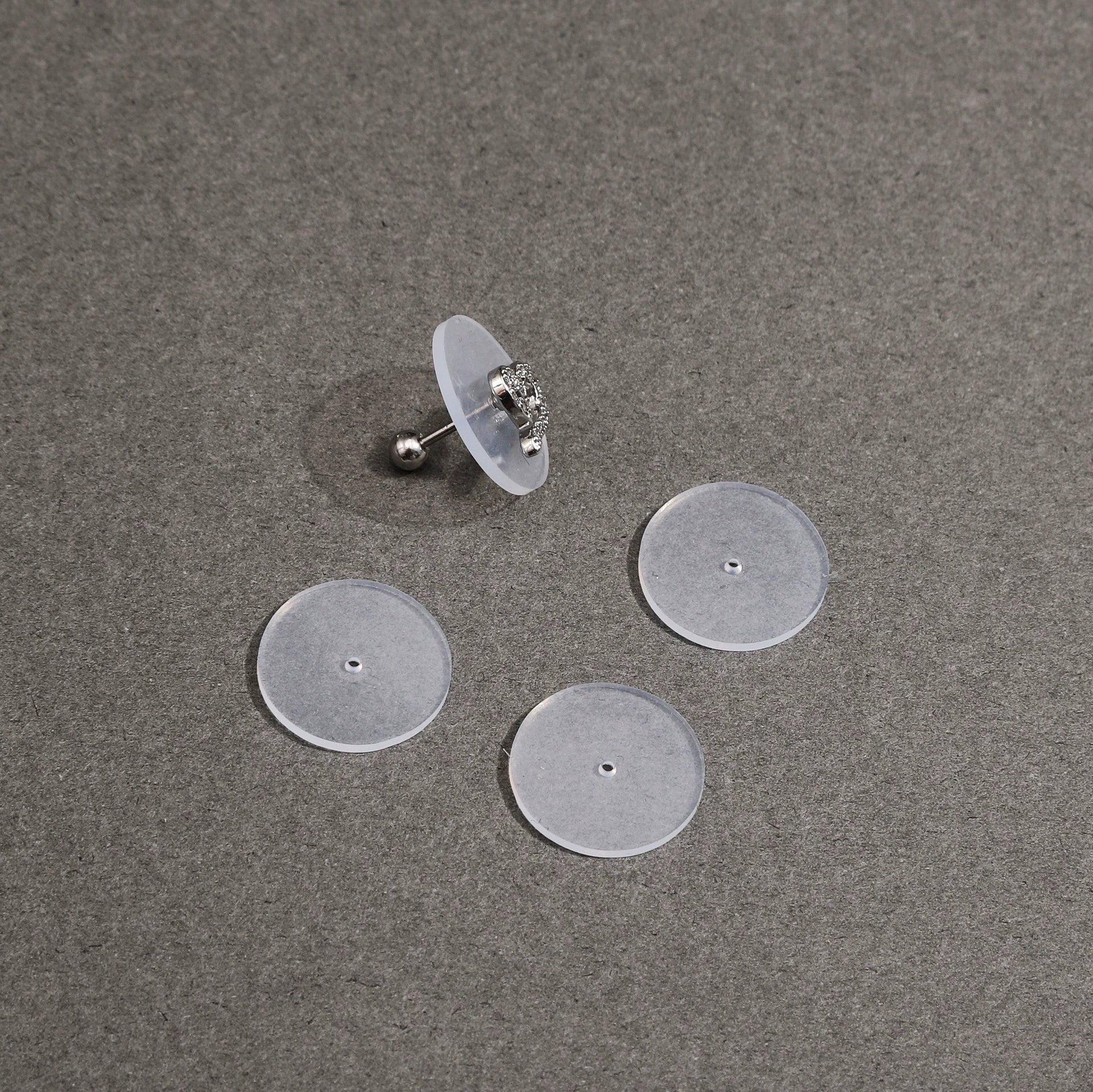 Metal Simple Style Silicone Transparent Ear Pad Ear Nail Ufo Spacer Lip Nail Navel Nail Ear Bone Nail Antiinvagination Earrings - Image 6