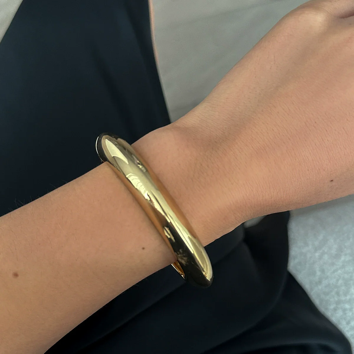 Metal Smooth Spring Buckle Bracelet With Knock Pattern And Electroplating For Women - Image 7