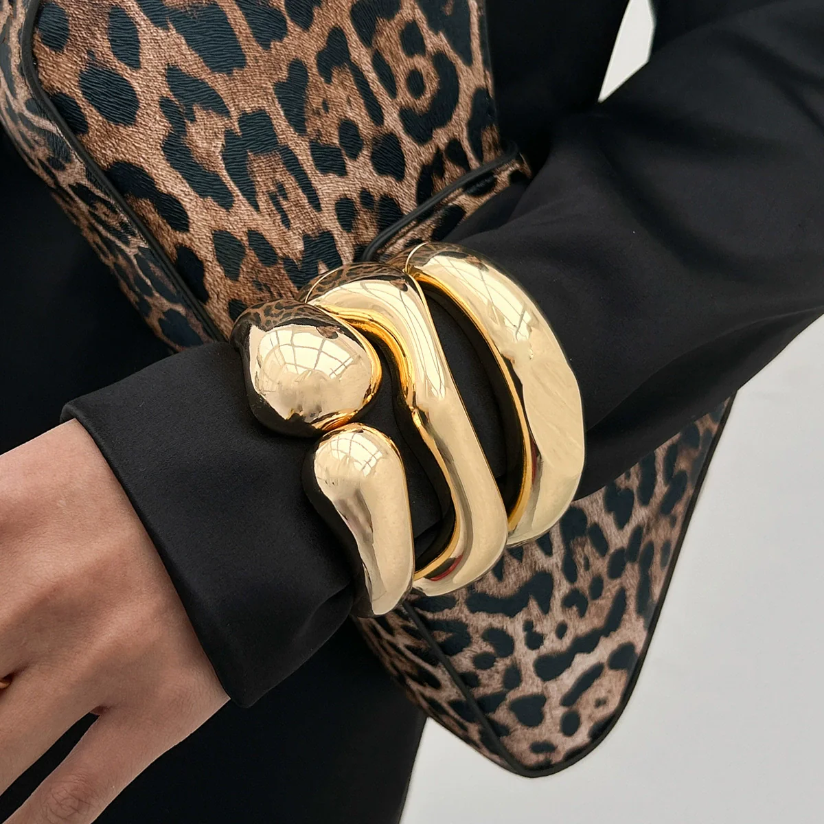 Metal Water Drop Hug Spring Geometric Irregular Smooth Open Electroplated Bracelet