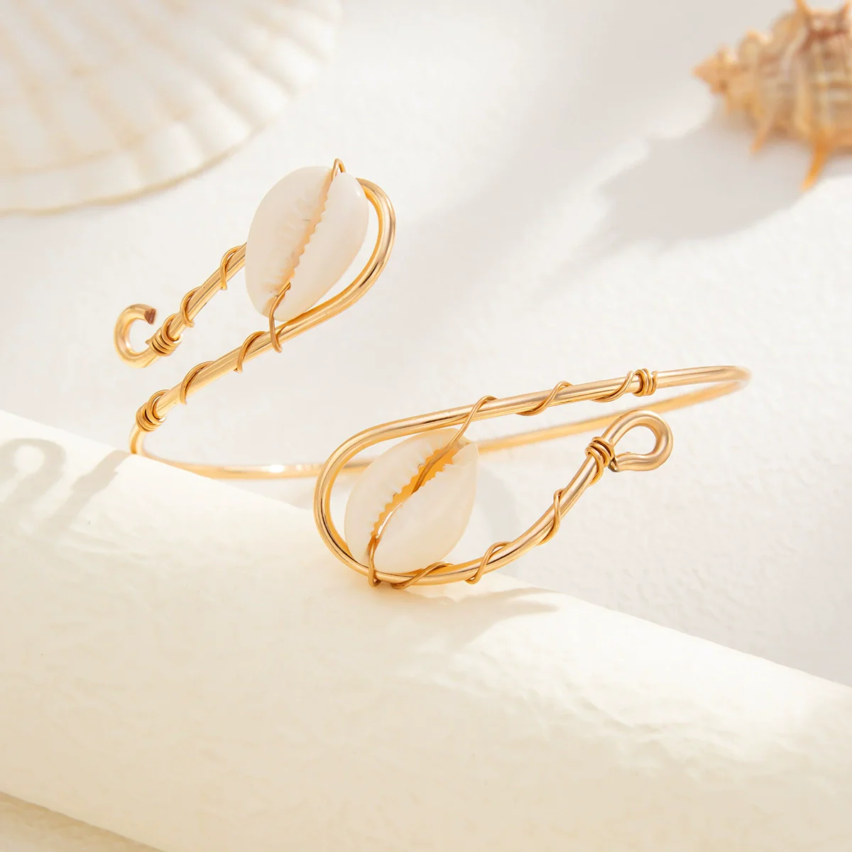 Metal Wire Winding Open Arm Bracelet With Shell Element Electroplated Personality Style - Image 3