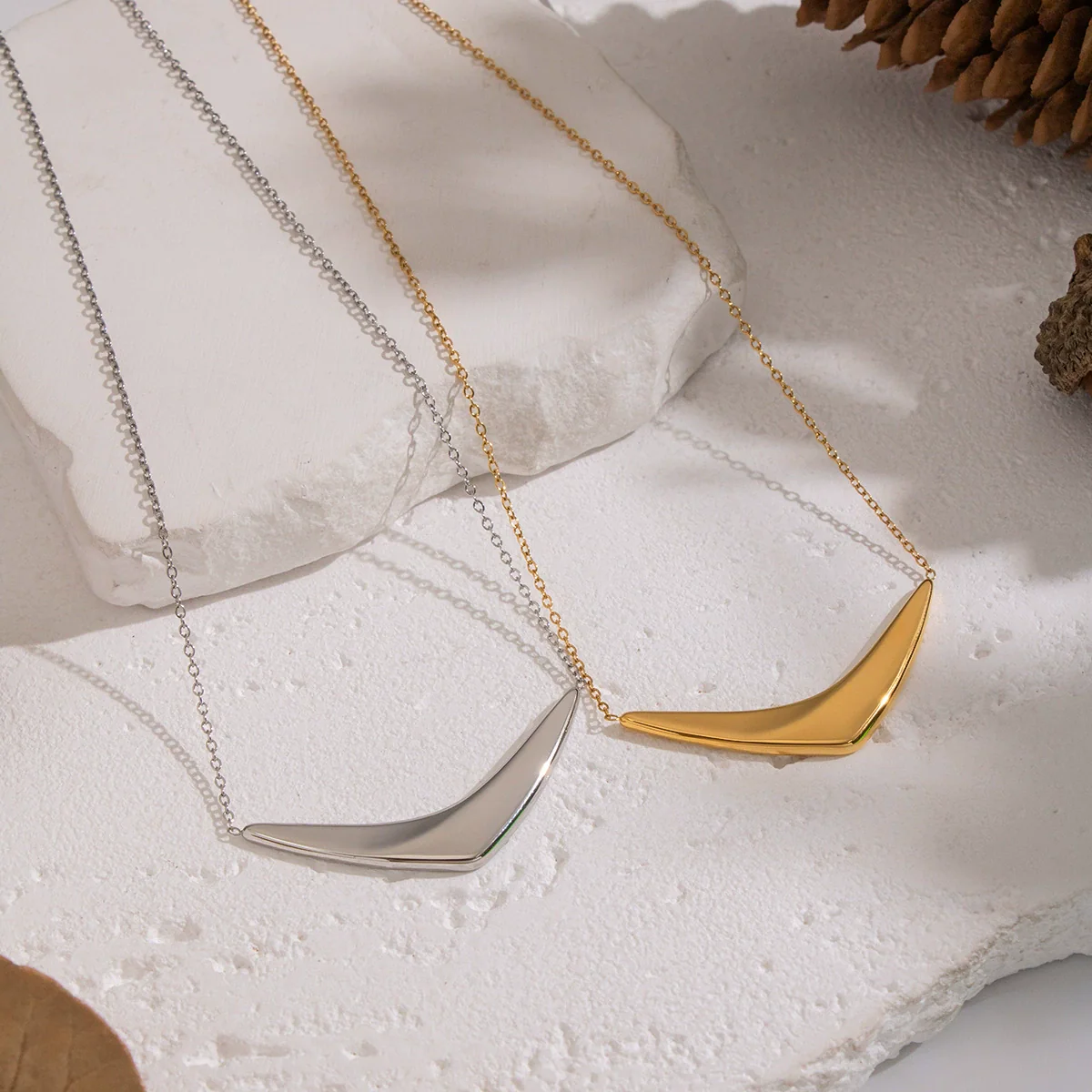 Minimalist Geometric Arc Pendant Necklace For Women Stainless Steel 18K Real Gold Plated With Pvd Furnace Vacuum Plating - Image 3