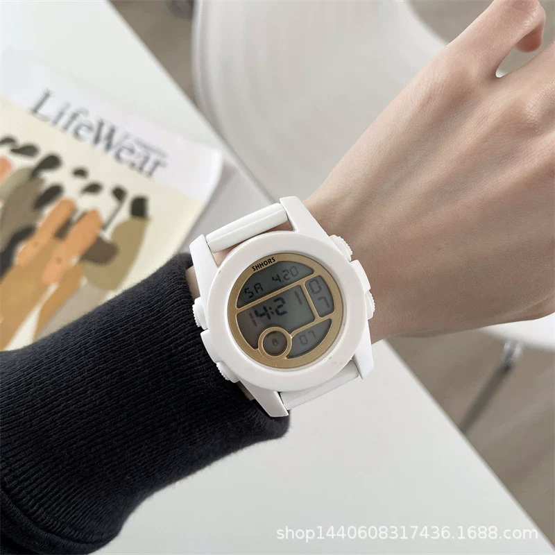 Multifunctional Electronic Watch Plastic Case Silicone Strap Sports Style Universal Gender - Image 3