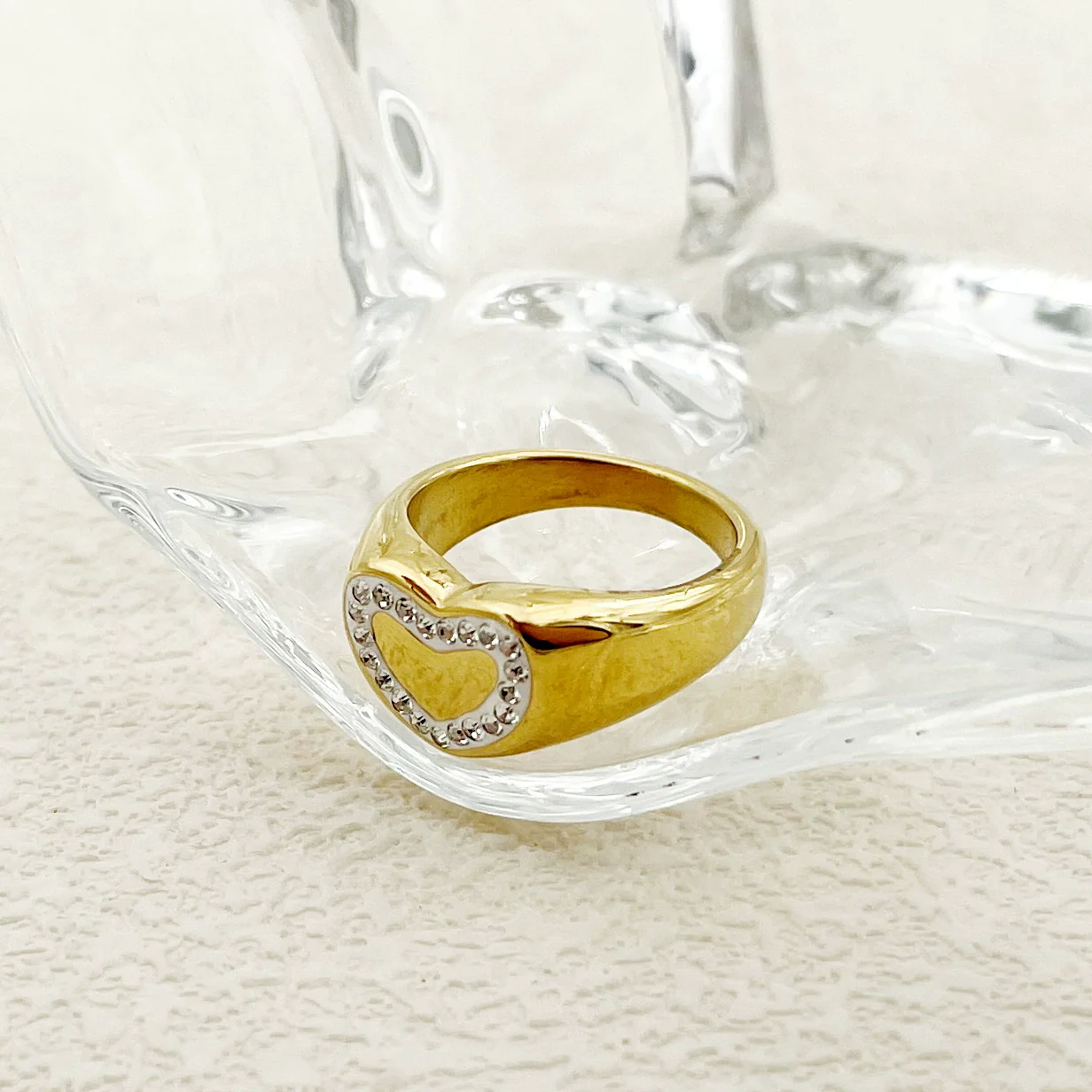 Niche Design White Love Fritillaria Stainless Steel Gold Plated Ring - Image 3