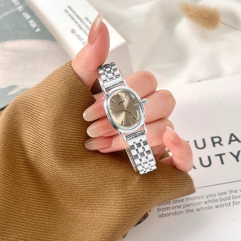 Oval Alloy Band Quartz Watch For Women Light Luxury Retro Style - Image 3