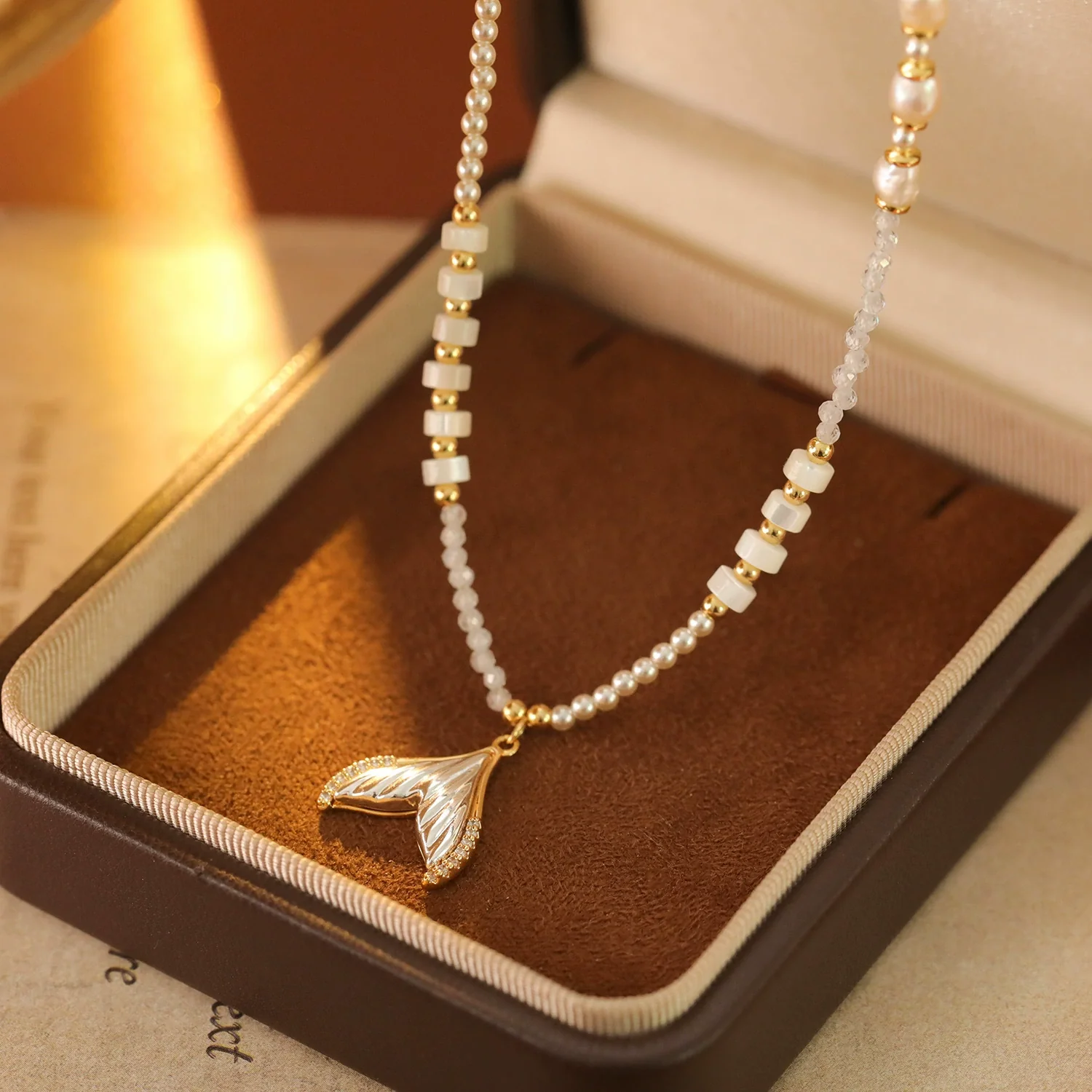 Pearl And Alloy Necklace Geometric Style Electroplated Copper Asymmetrical Fishtail Design For Women - Image 6