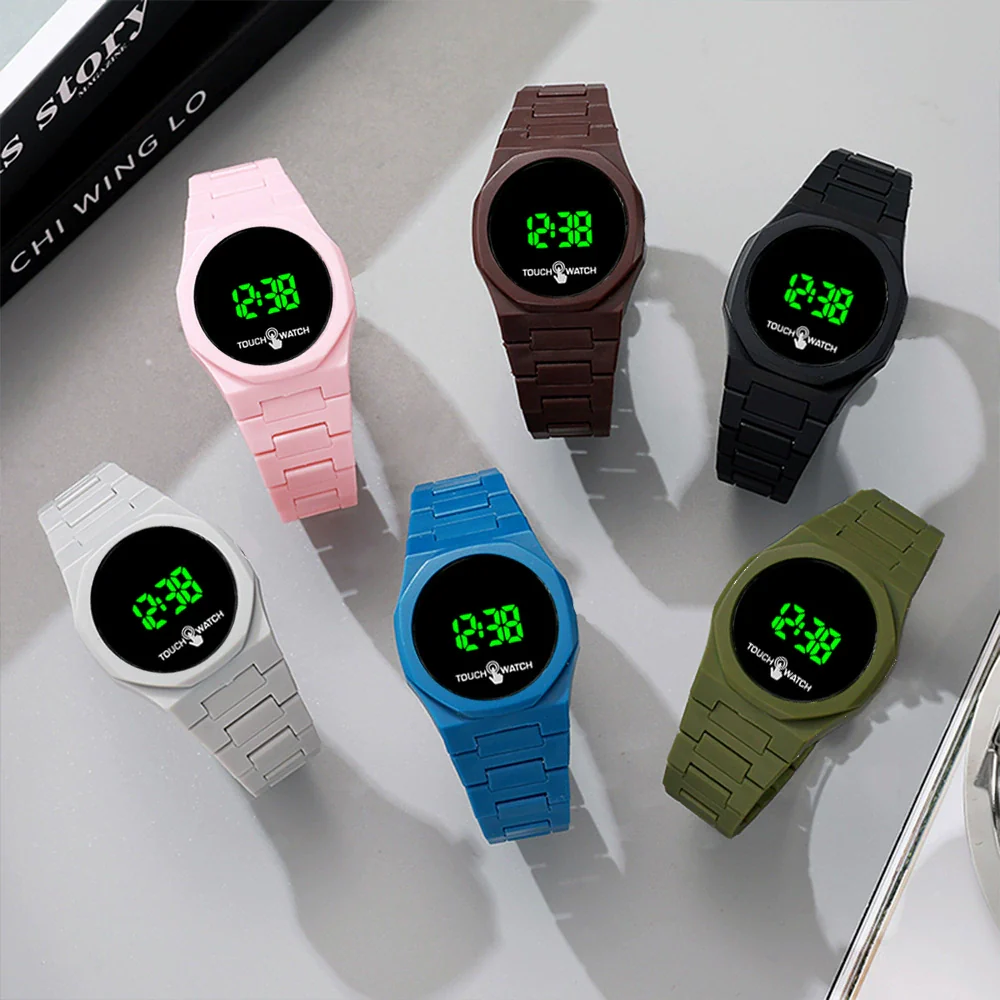 Plastic Electronic Watch Round Dial Simple Style For Men