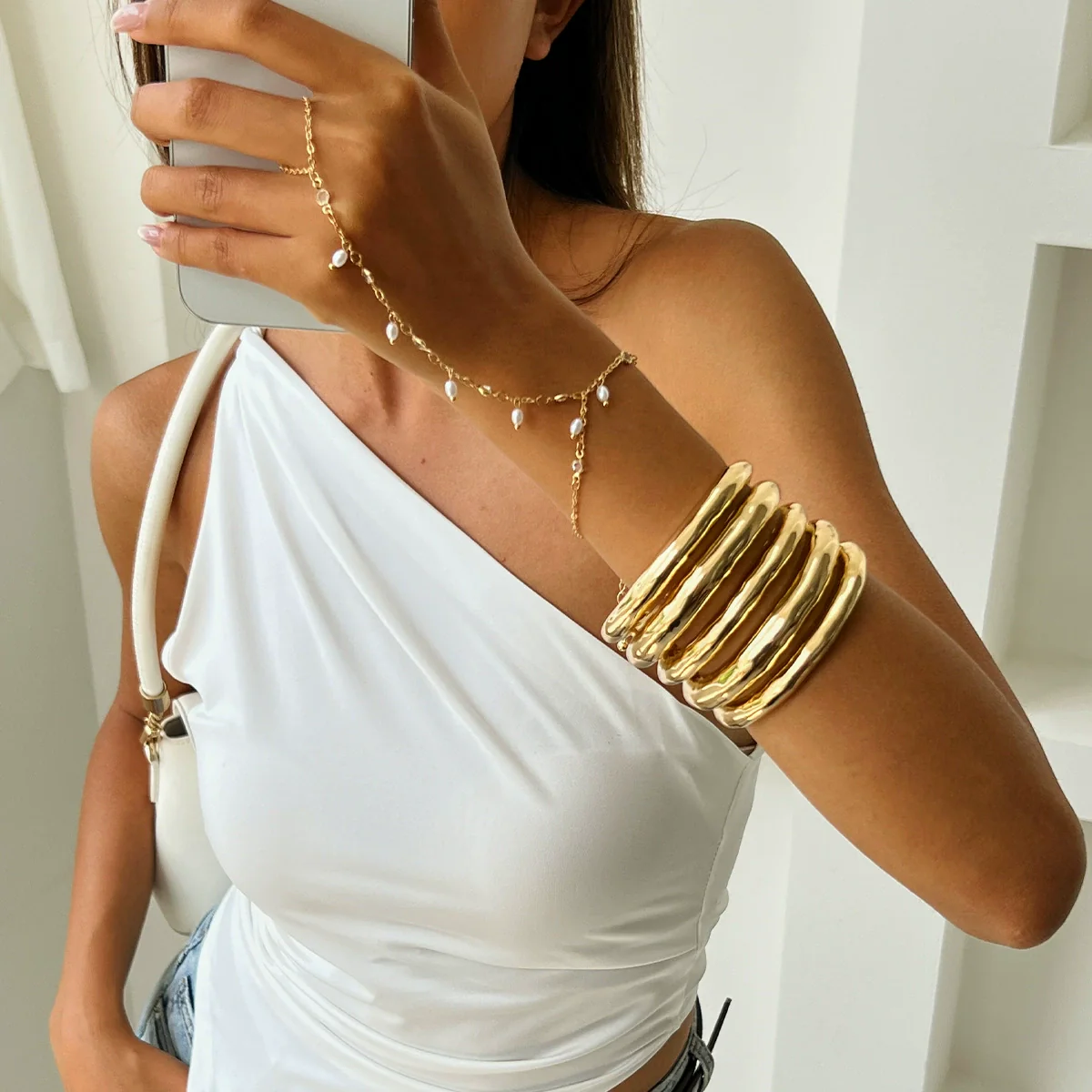Punk Metal Texture Glossy Open Imitation Pearl Crystal Chain Finger Bracelet Alloy Electroplated - Image 2