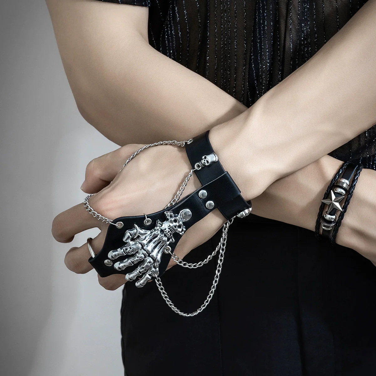 Punk Rivet Skull Alloy Handmade Men's Bracelet - Image 3