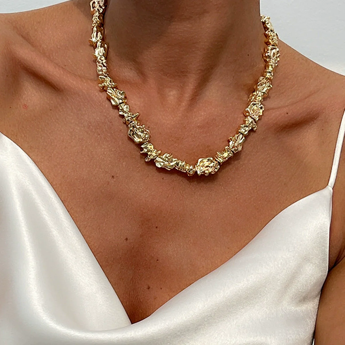 Punk Style Metal Geometric Fold Necklace For Women With Electroplating - Image 4