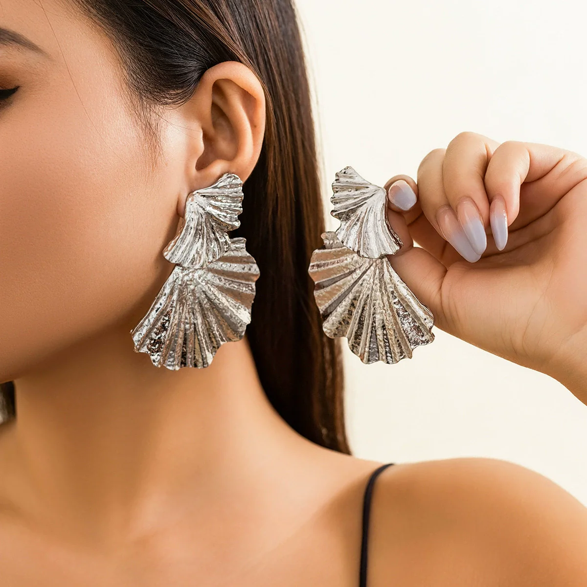 Punk Style Zinc Alloy Leaf Earrings For Women With Electroplating - Image 2