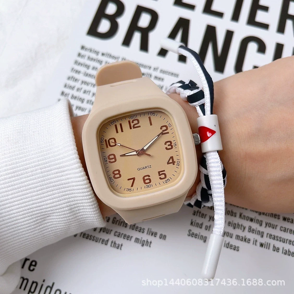 Quartz Digital Watch Metal Round Dial For Students Fashion Trend Wholesale - Image 10