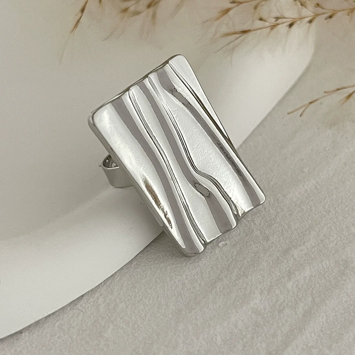 Retro Distressed Metal Round Ring With Geometric And Flower Pattern Electroplated - Image 11