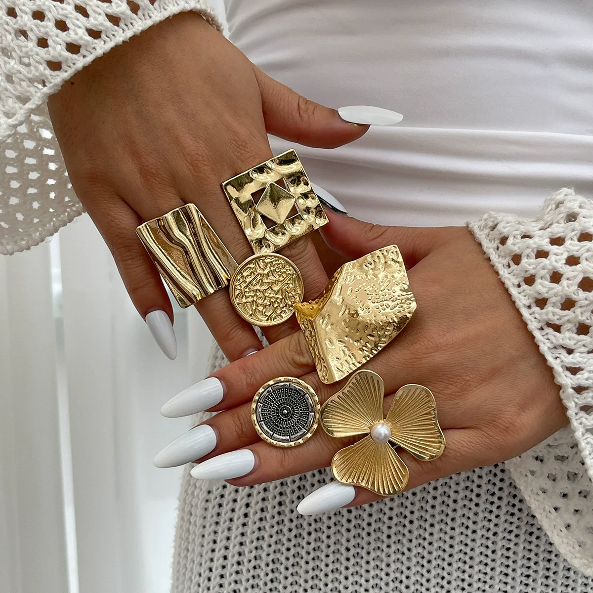 Retro Distressed Metal Round Ring With Geometric And Flower Pattern Electroplated - Image 3
