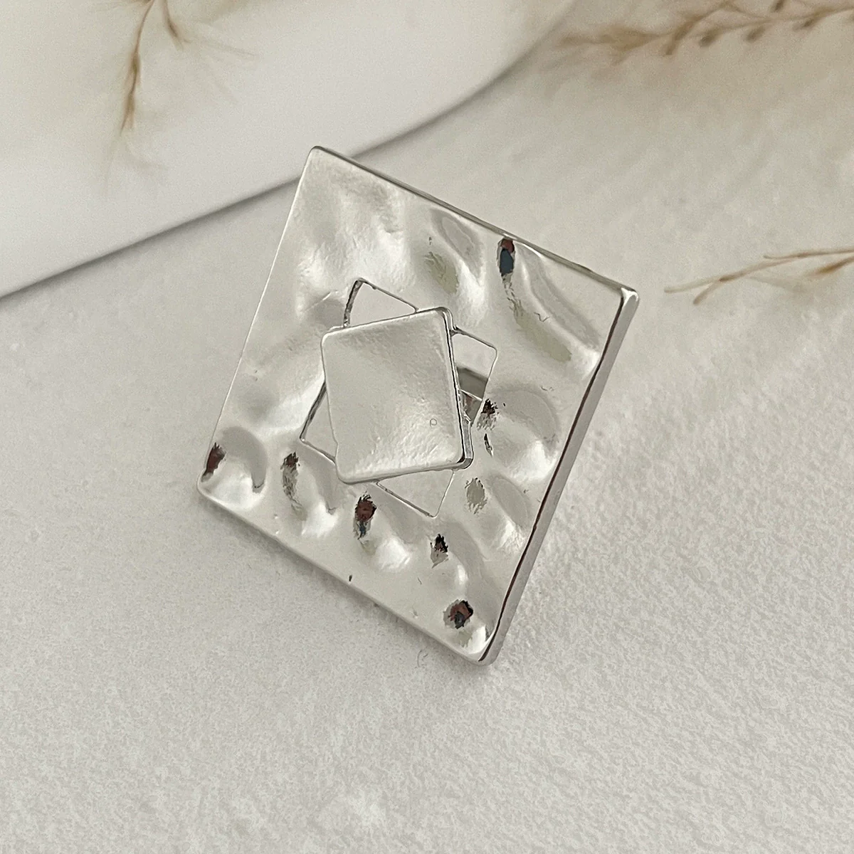 Retro Distressed Metal Round Ring With Geometric And Flower Pattern Electroplated - Image 9