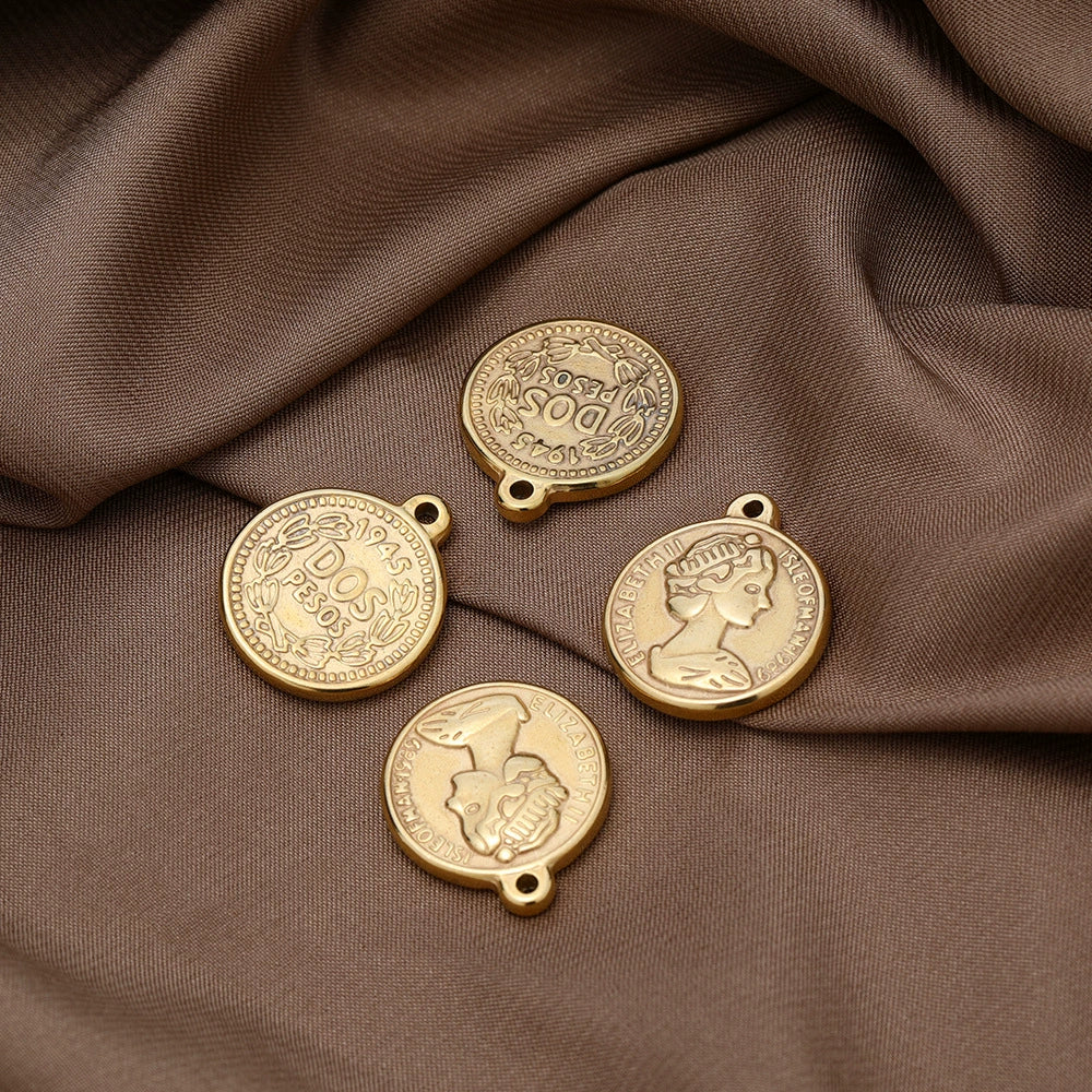 Retro Hydraulic Stainless Steel Queen Relief Pendant Jewelry Accessories - Image 4