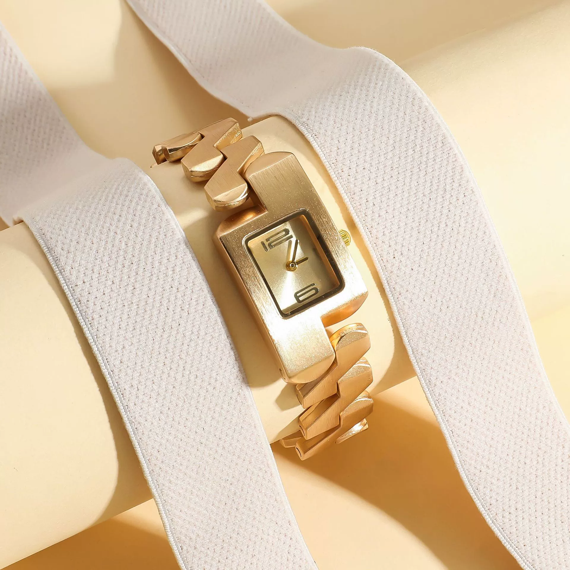 Retro Jewelry Alloy And Foot Gold Square Shaped Bracelet For Women - Image 5