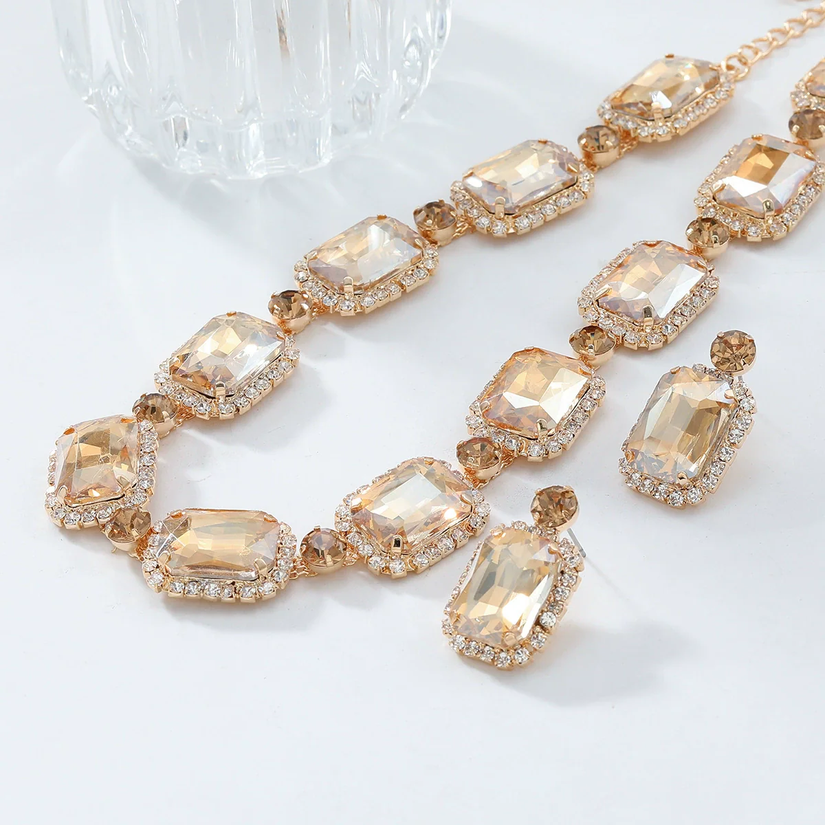 Rhinestone Inlaid Fashion Clavicle Chain Necklace And Earrings Set For Women - Image 3