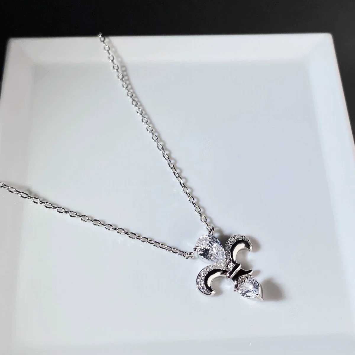 Silver 925 Silver Plated 18K Gold Geometric Fashion Retro Women's Necklace With O Word Chain Set With Diamonds - Image 3