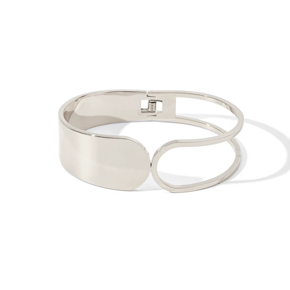 Simple Geometric Stainless Steel Bracelet With Electroplated Buckle - Image 5