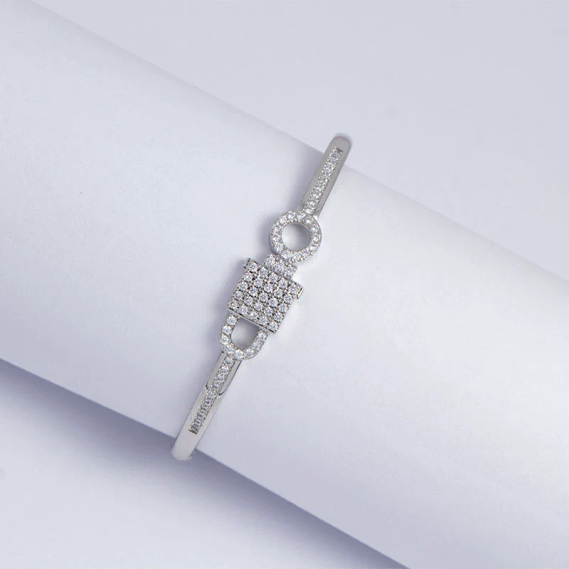 Simple Highend Lockshaped Copper Electroplated Diamondinlaid Bracelet - Image 7