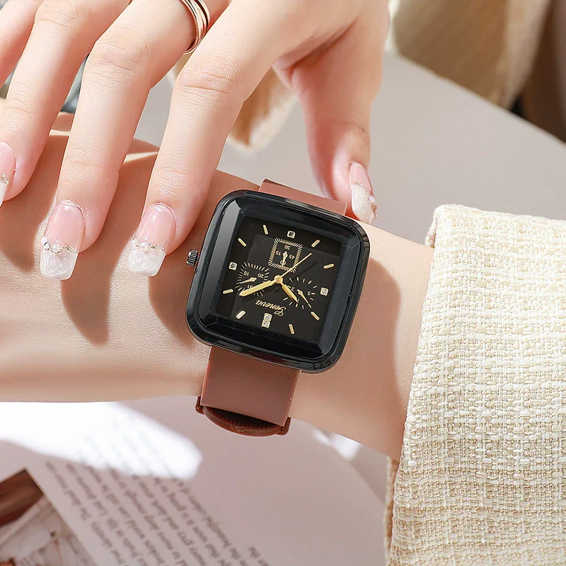 Square Leisure Women's Quartz Watch With Silicone Strap And Plastic Case - Image 3
