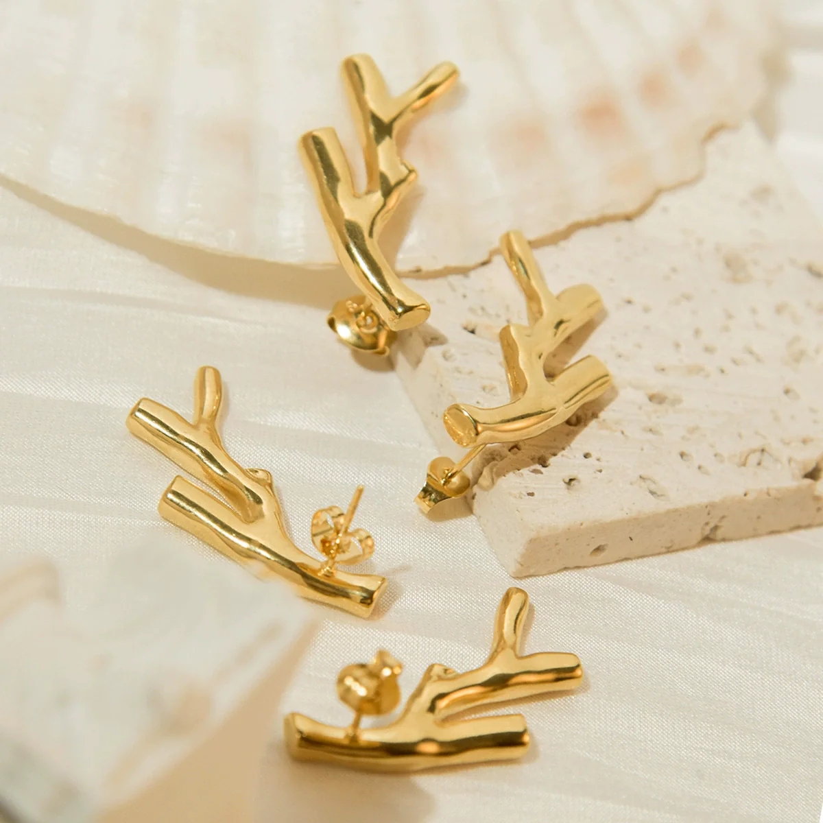 Stainless Steel Electroplated 18K Gold Fashion Personality Reindeer Antler Stud Earrings For Women - Image 4