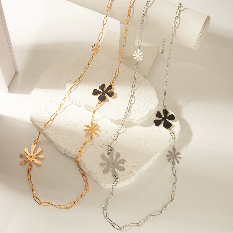 Stainless Steel Flower Fashion Necklace With Electroplating