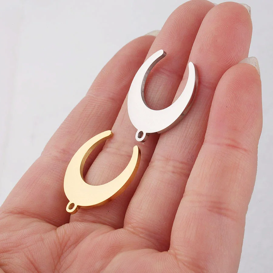 Stainless Steel Moon Crescent Horn Pendant Jewelry Accessories With Mirror Finish Polishing - Image 3