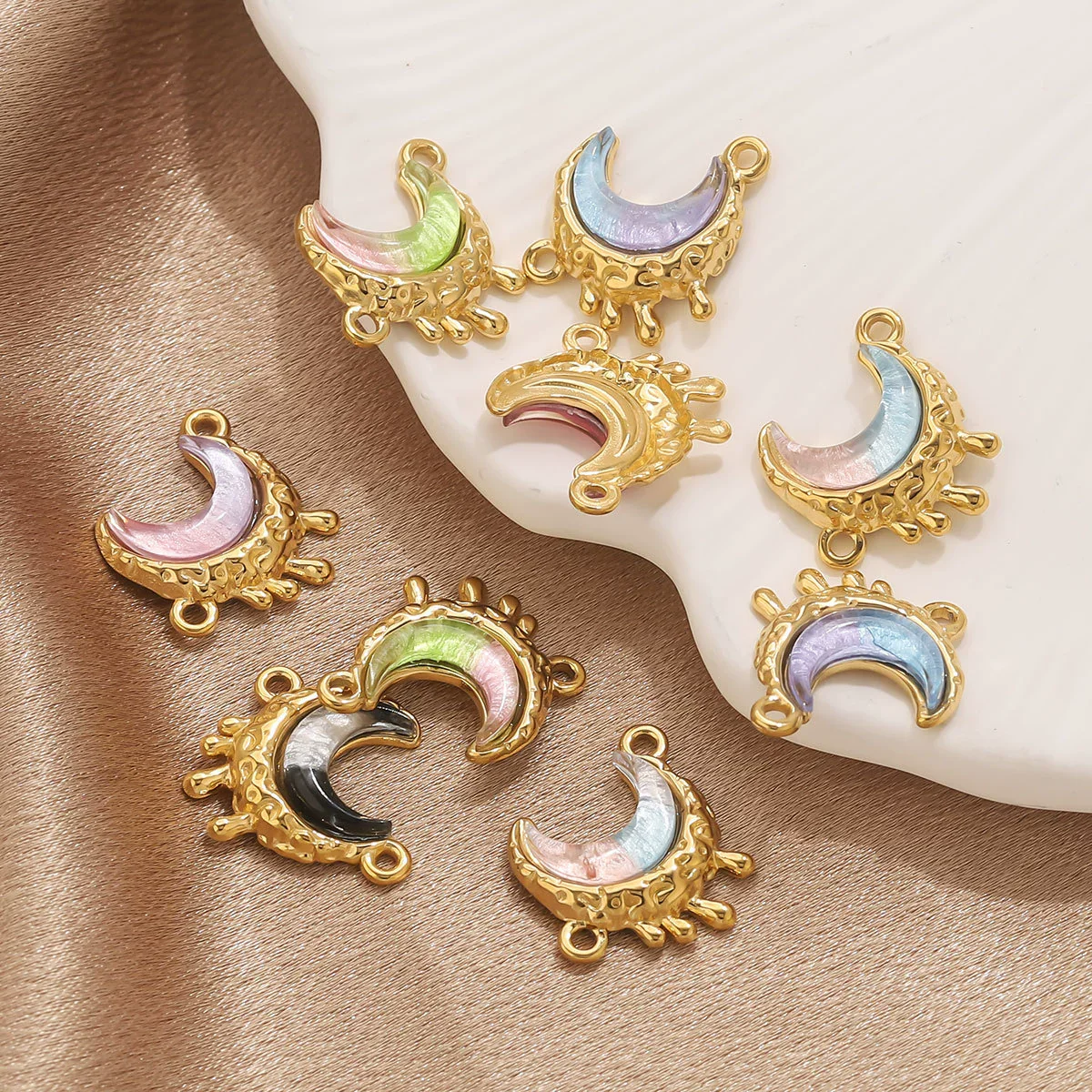 Stainless Steel Moon Shape Pendant Necklace Accessories Electroplated - Image 4