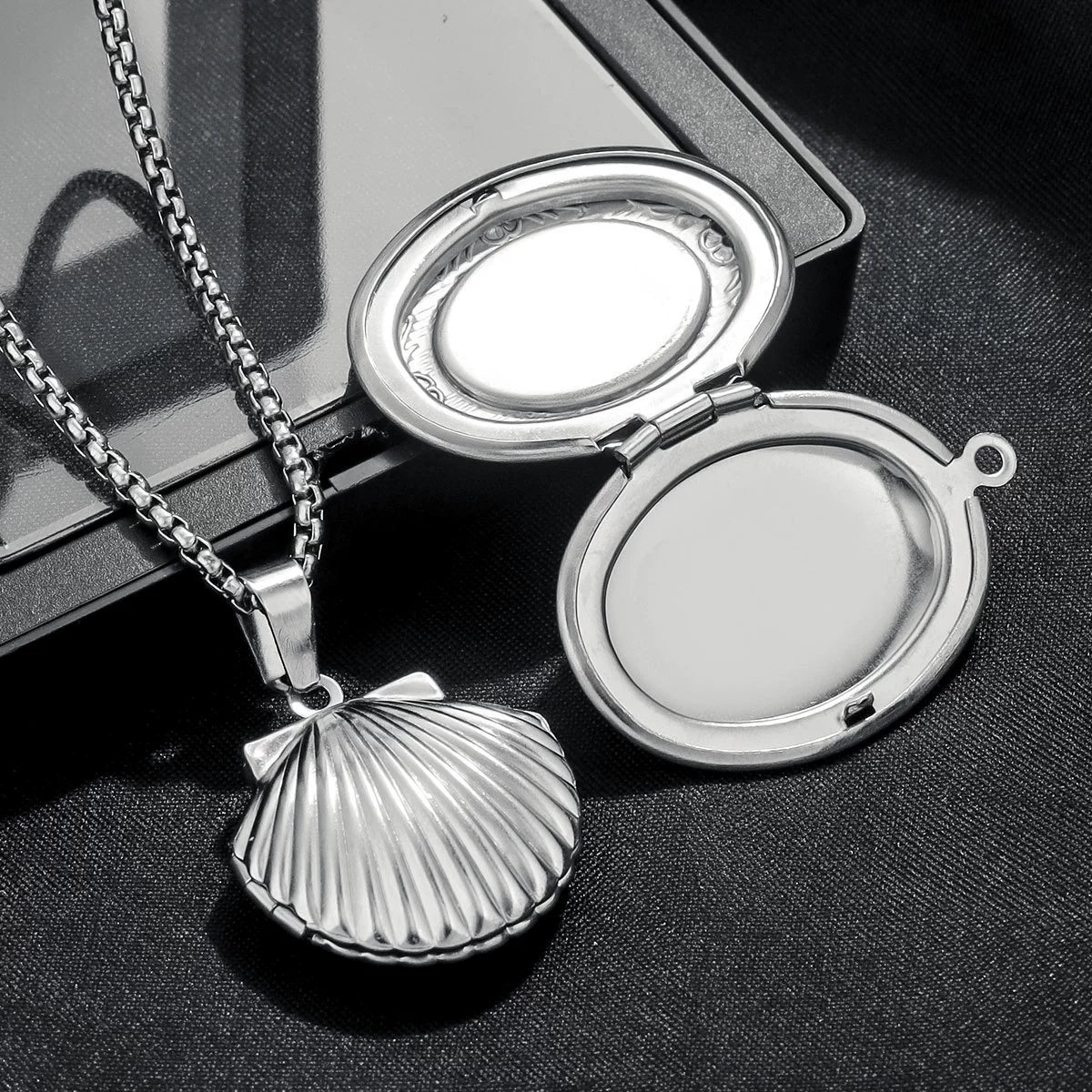 Stainless Steel Oval Photo Box Pendant Jewelry Accessories With Vintage Embossed Pattern And Electroplating - Image 3