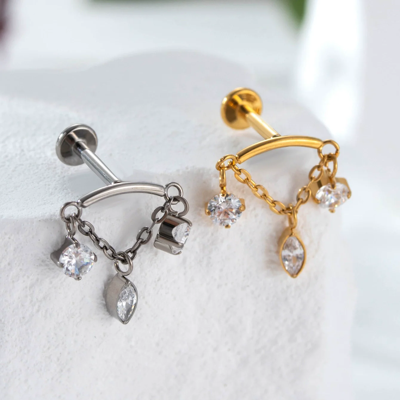 Titanium Alloy Heart Shape Inlaid Zircon Electroplated Women's Cartilage Piercing Earrings - Image 2