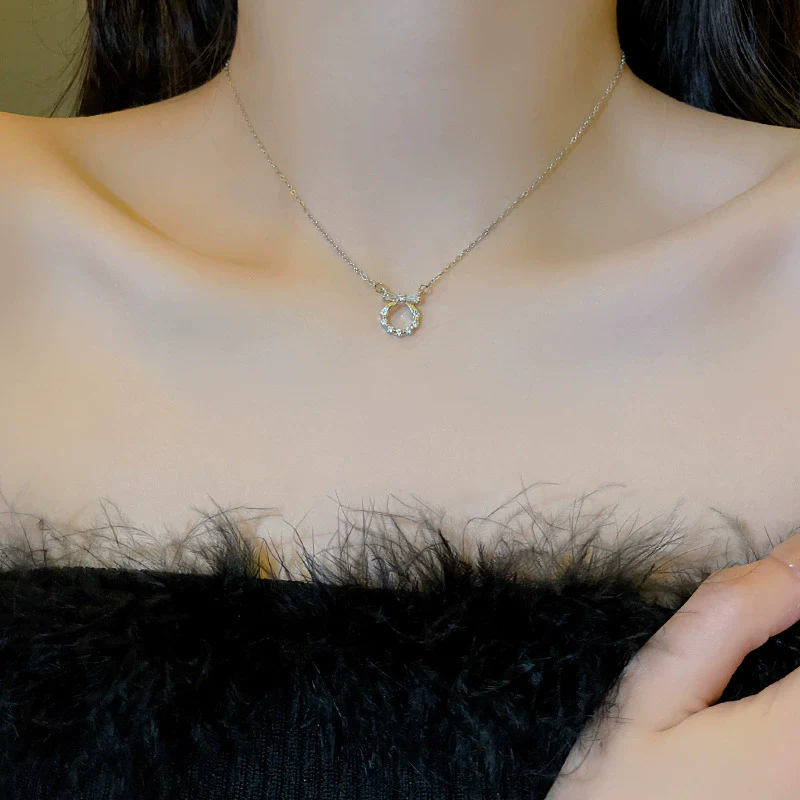 Titanium Steel Bow Necklace For Women Light Luxury Casual High End Clavicle Chain With Electroplating - Image 3