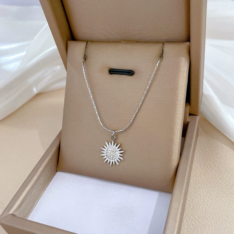 Titanium Steel Cold Necklace With Sunflower Pattern And Electroplating For Female Cartoon Style - Image 4