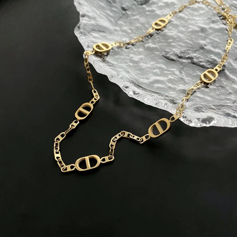 Titanium Steel Geometric Light Luxury Retro Women's Necklace With Electroplating