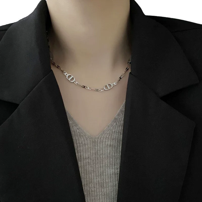 Titanium Steel Geometric Light Luxury Retro Women's Necklace With Electroplating - Image 5