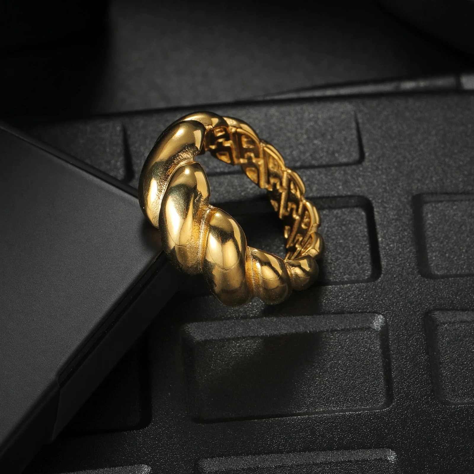 Titanium Steel Geometric Twist Shape Casting And Electroplating Ring Unisex Jewelry - Image 2