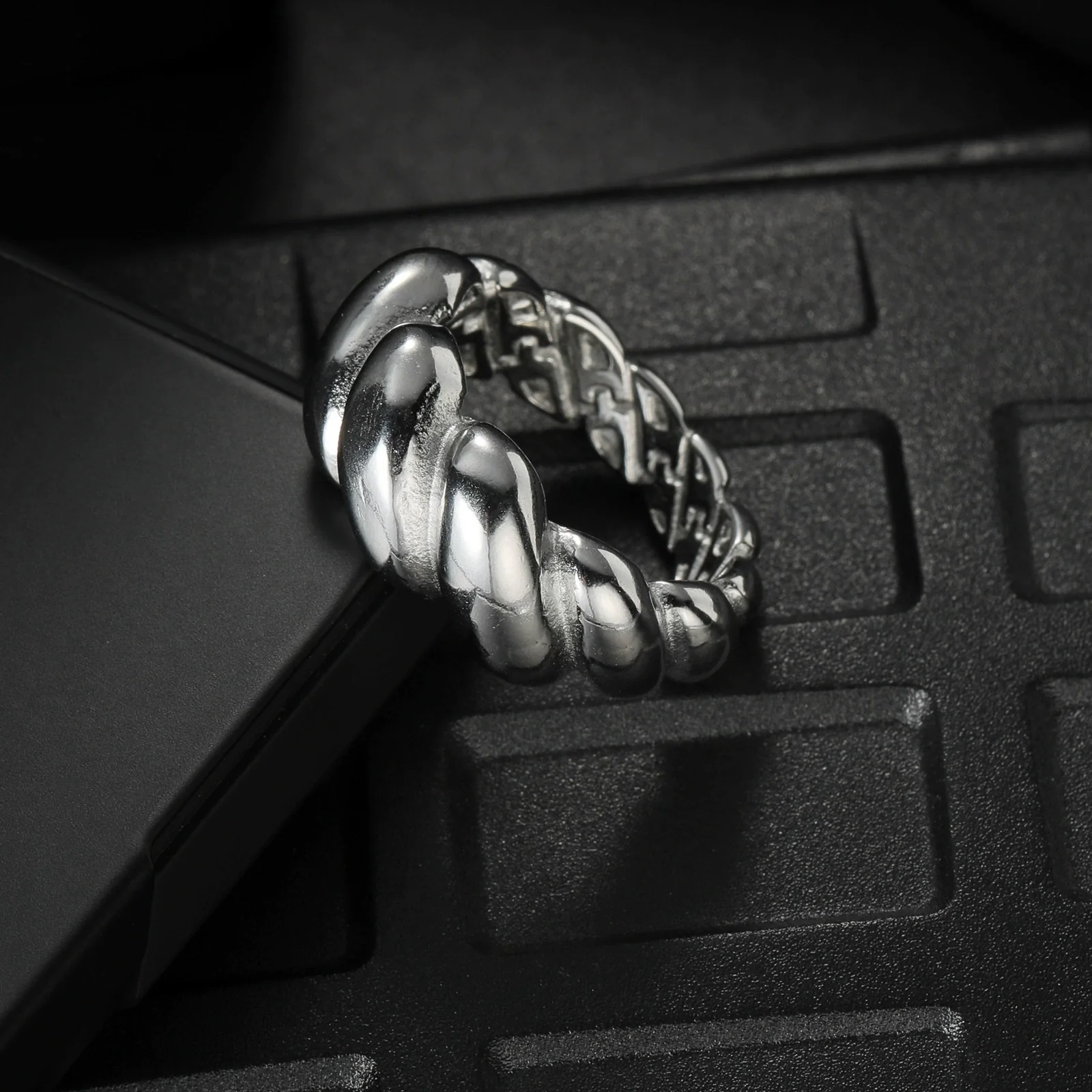 Titanium Steel Geometric Twist Shape Casting And Electroplating Ring Unisex Jewelry - Image 3