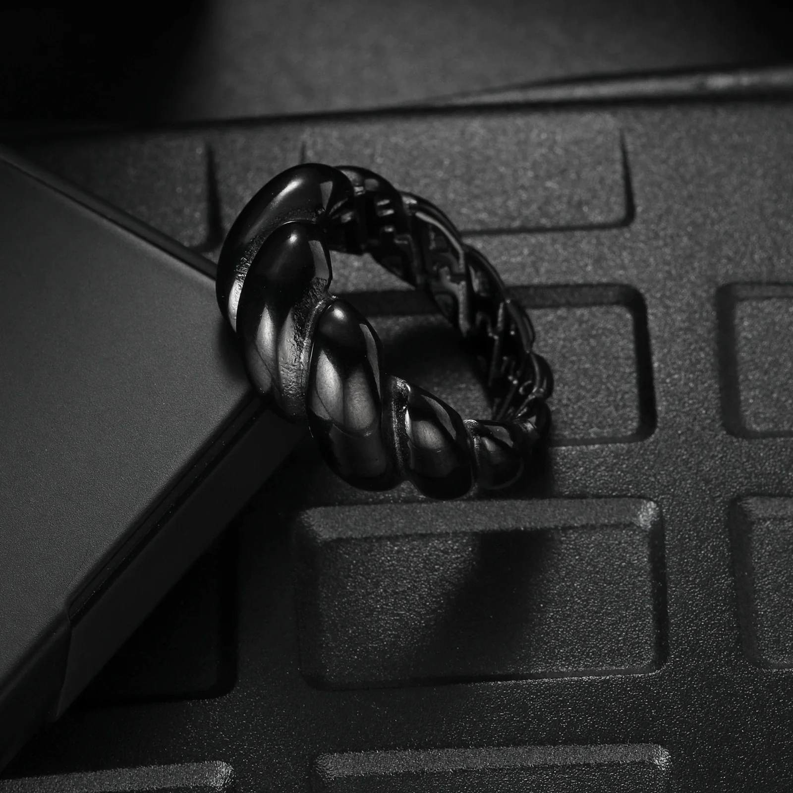 Titanium Steel Geometric Twist Shape Casting And Electroplating Ring Unisex Jewelry - Image 4