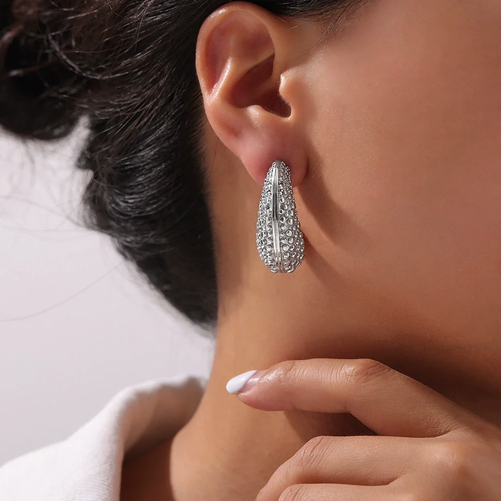 Titanium Steel Goldplated Geometric Hollow Texture Women's Fashion Creative Earrings - Image 2