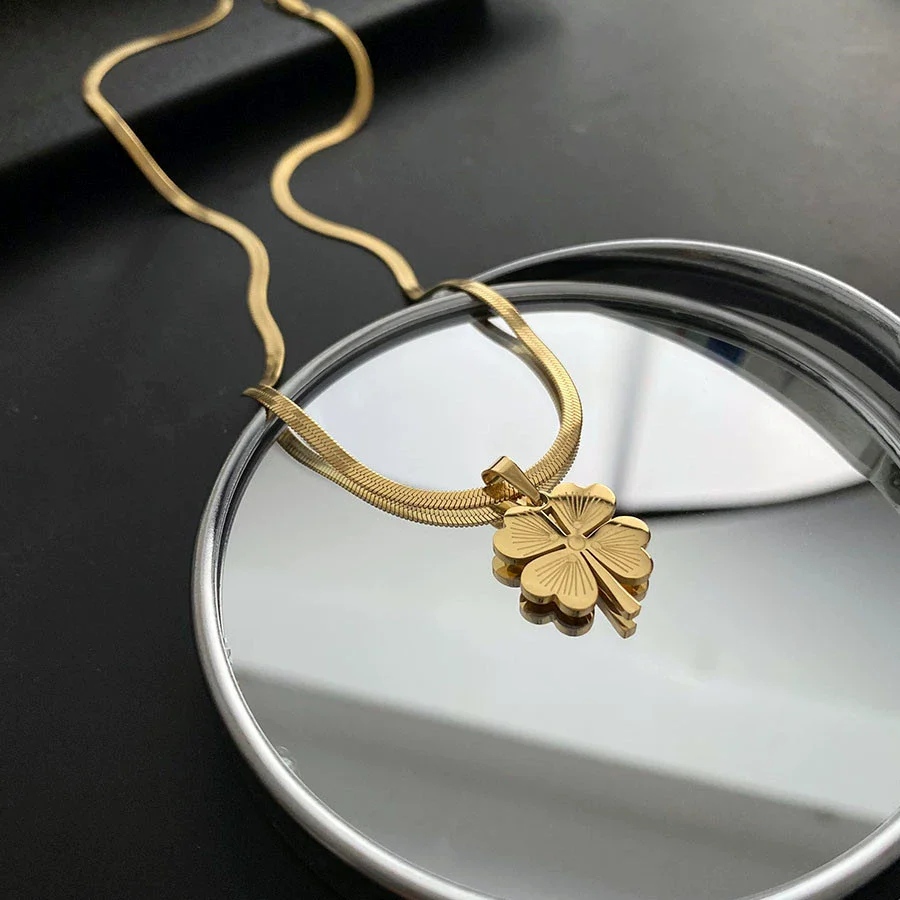Titanium Steel Women's Lucky Grass Pendant Necklace With Geometric Pattern And Electroplating Treatment Light Luxury Style