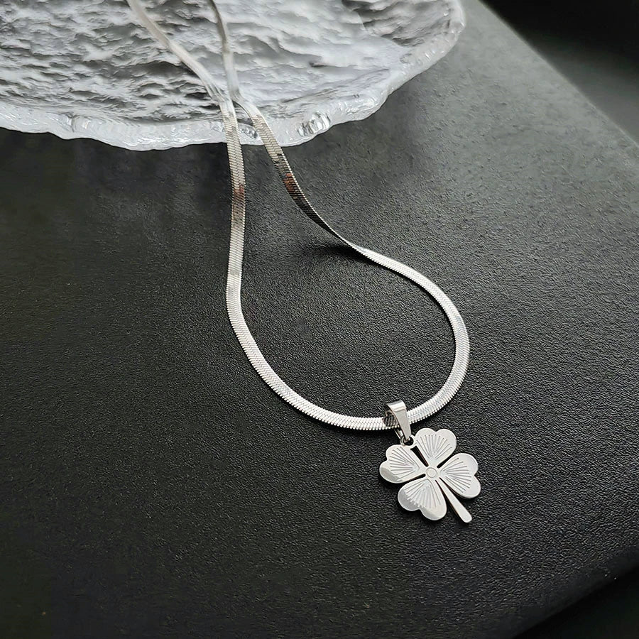 Titanium Steel Women's Lucky Grass Pendant Necklace With Geometric Pattern And Electroplating Treatment Light Luxury Style - Image 3