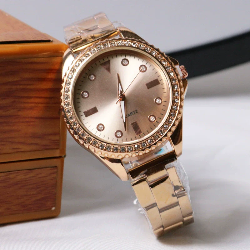 Unisex Alloy And Stainless Steel Round Dial Luxury Quartz Watch With Green Water Ghost Style - Image 9