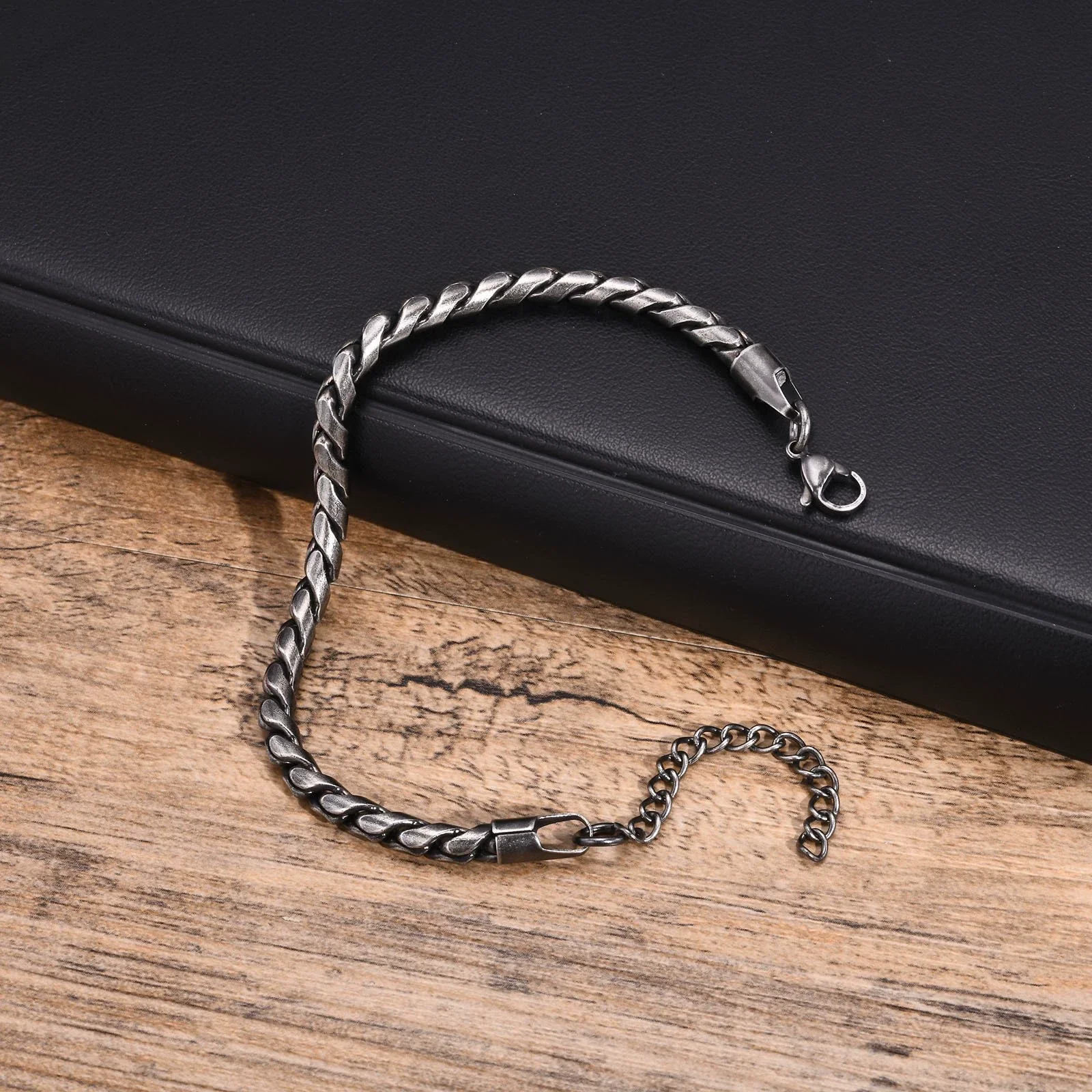 Unisex Stainless Steel Handmade Chain With Retro Old Twist Geometric Square Design And Electroplating - Image 4
