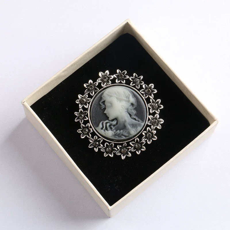Vintage Fashion Ol Style Alloy Head Brooch Pin With Cartoon Characters Electroplated For Women - Image 14