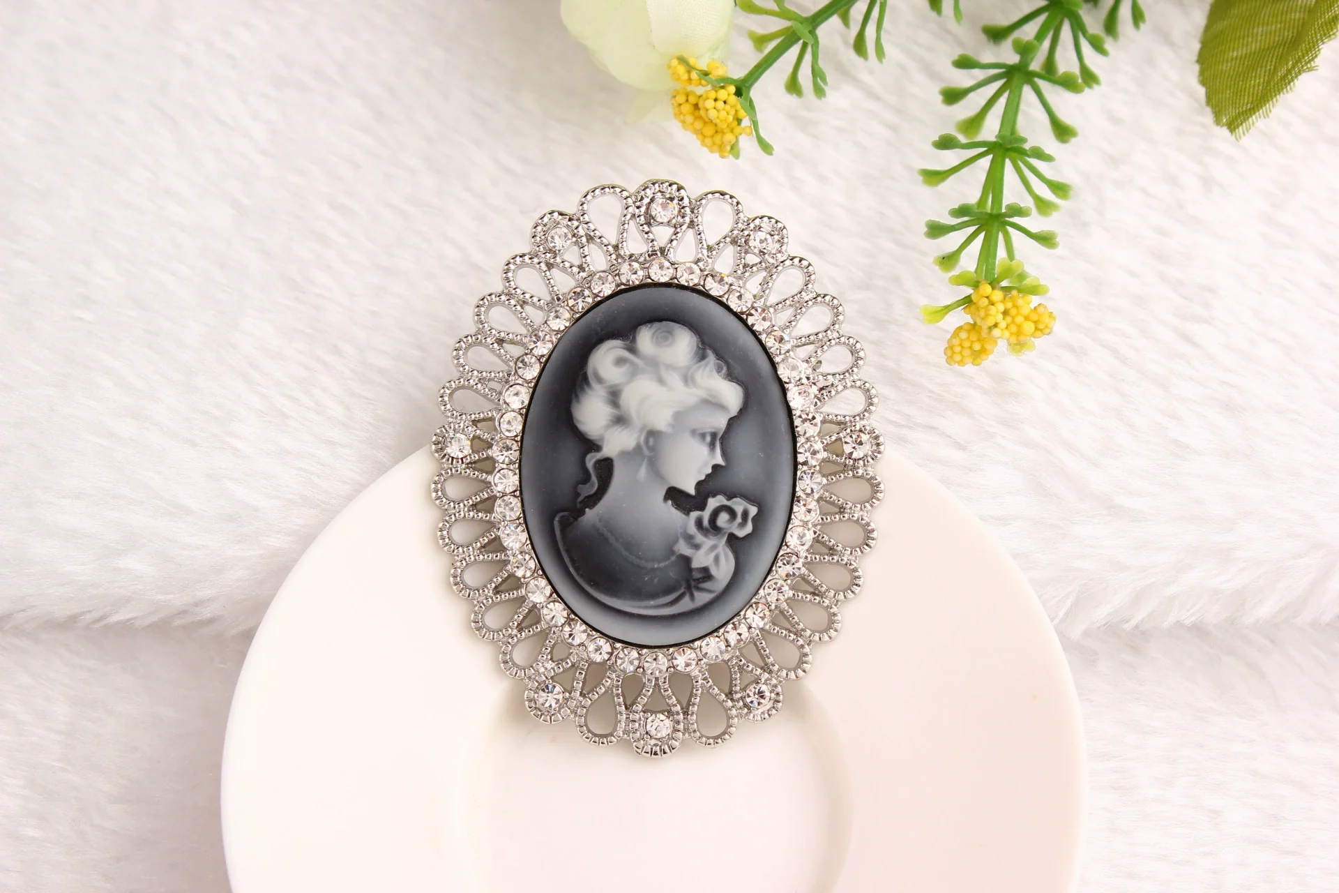 Vintage Fashion Ol Style Alloy Head Brooch Pin With Cartoon Characters Electroplated For Women - Image 6