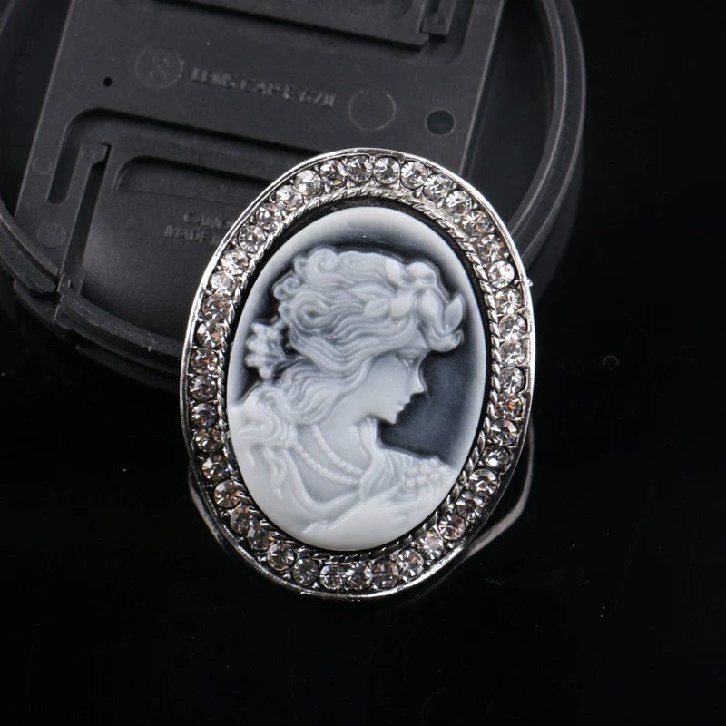 Vintage Fashion Ol Style Alloy Head Brooch Pin With Cartoon Characters Electroplated For Women - Image 7