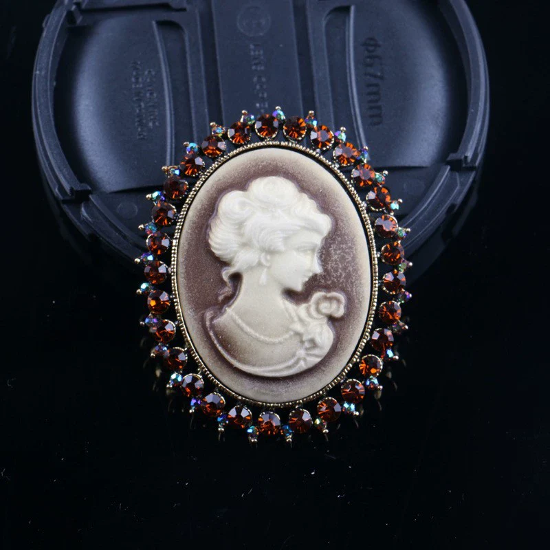 Vintage Fashion Ol Style Alloy Head Brooch Pin With Cartoon Characters Electroplated For Women - Image 9