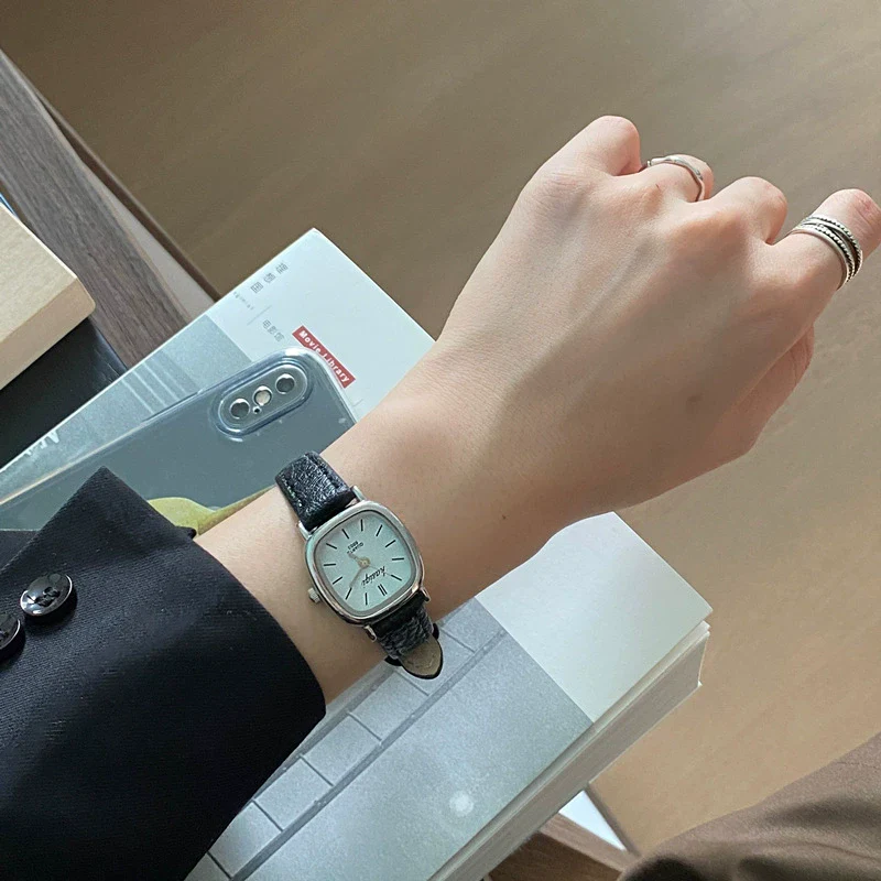 Vintage Square Alloy Women's Leisure Watch - Image 3